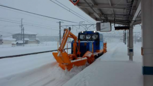 黒姫駅構内 ラッセルでの除雪作業（15日夕方）