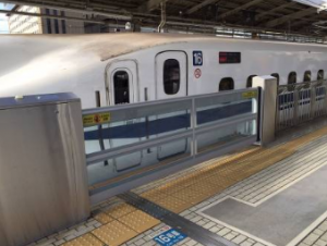新横浜駅4番線に設置する可動柵のイメージ