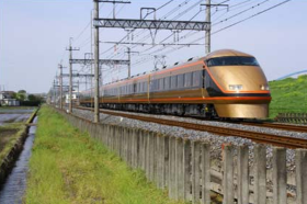 <東武鉄道100系スペーシア〉※写真はイメージ。スペーシア車両の色は調整中。