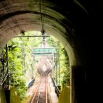 大山ケーブルカーのトンネルと線路